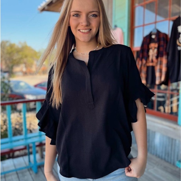 ivy jane Tops - Ivy Jane Black Ruffle Sleeve Blouse